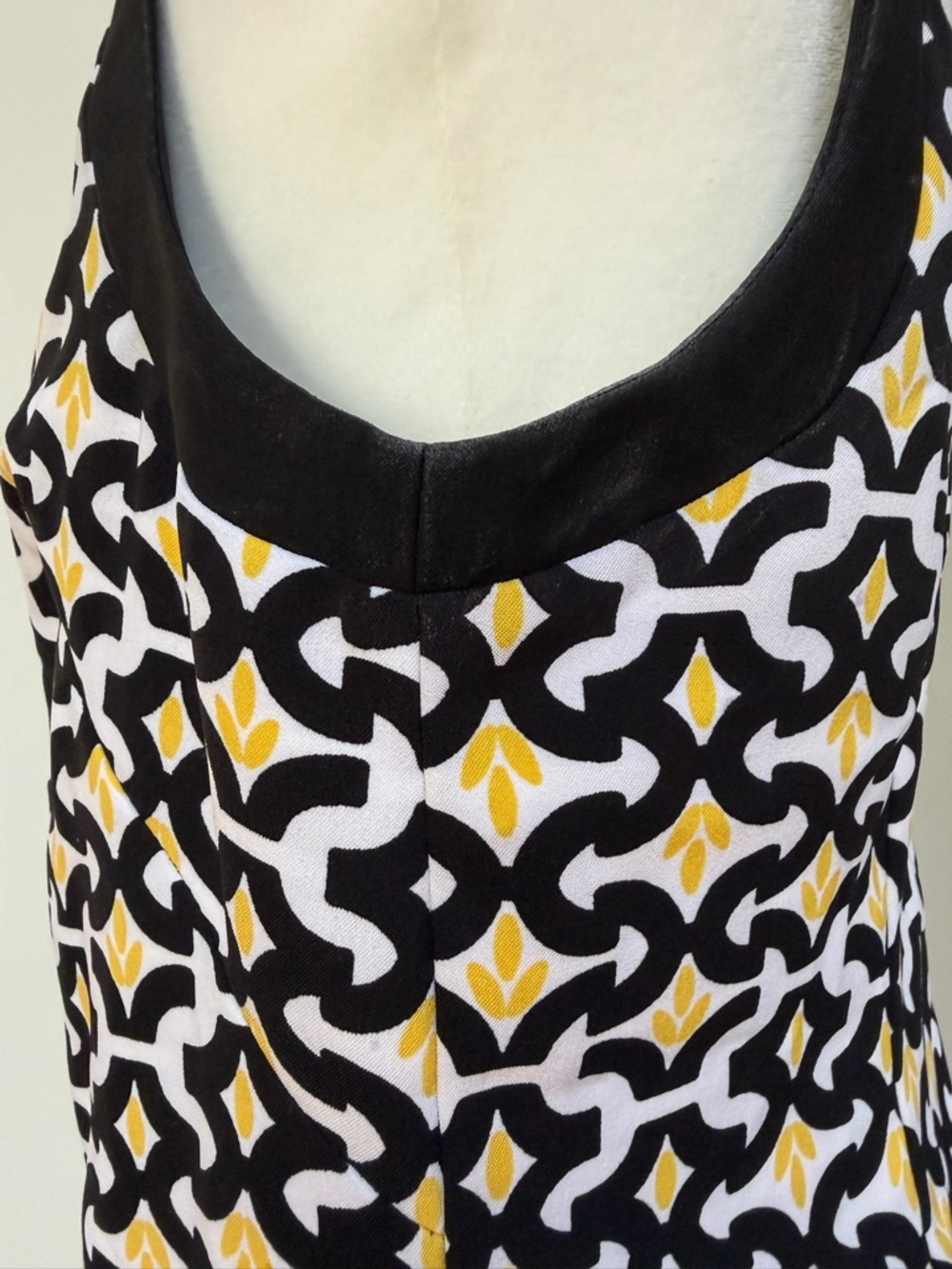 London Times Black, White & Yellow Geometric Shift Dress - Picture 4 of 9